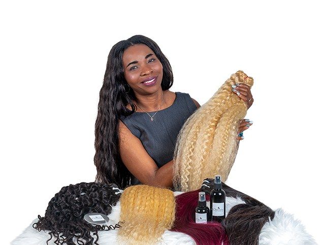 La fondatrice di Christy Hair con la gamma di extension e i prodotti per la cura